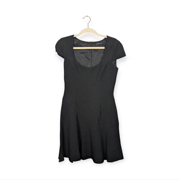 Black Halo Dresses & Skirts - Black Halo Black Chipley Mini Scoop Neck Fit & Flare Dress Size 4